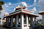 Bangkok Wat Arun - Pavillon at the river pier with chinese style roof. 